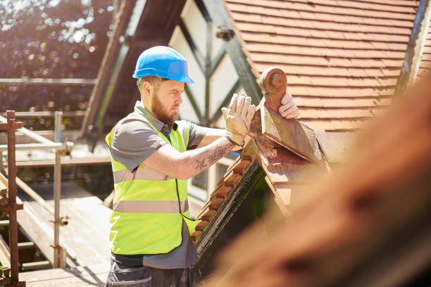 Best Best Roofing Contractors  in Iola, WI